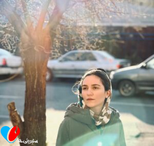 مونا احمدی