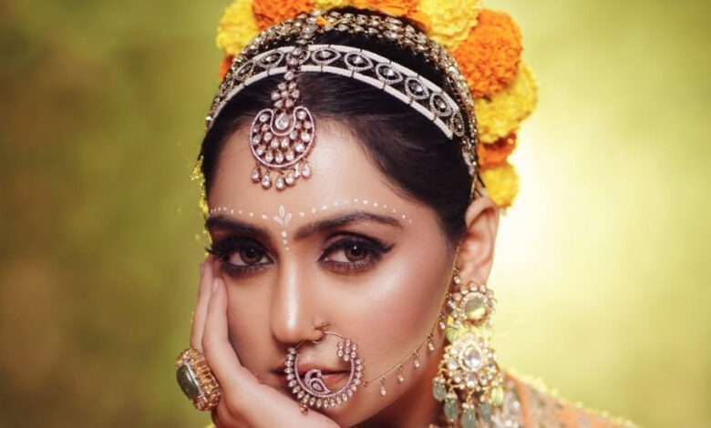 بیوگرافی آنجالی تاتراری